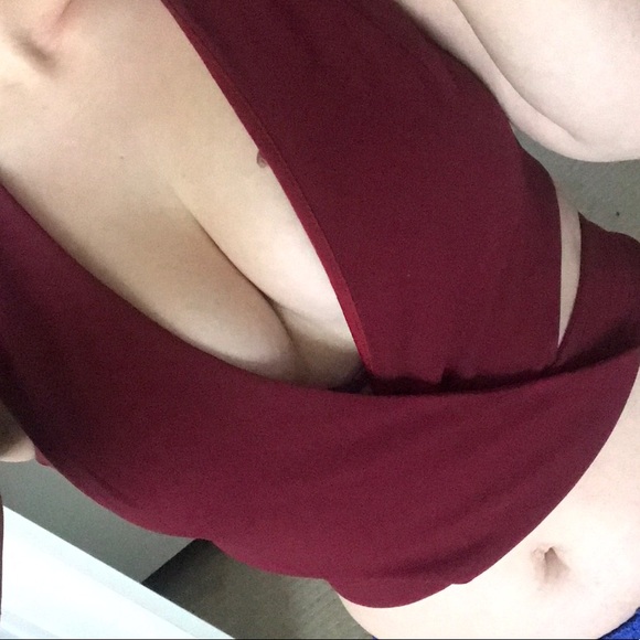 Burgundy cross over crop top - Picture 2 of 2